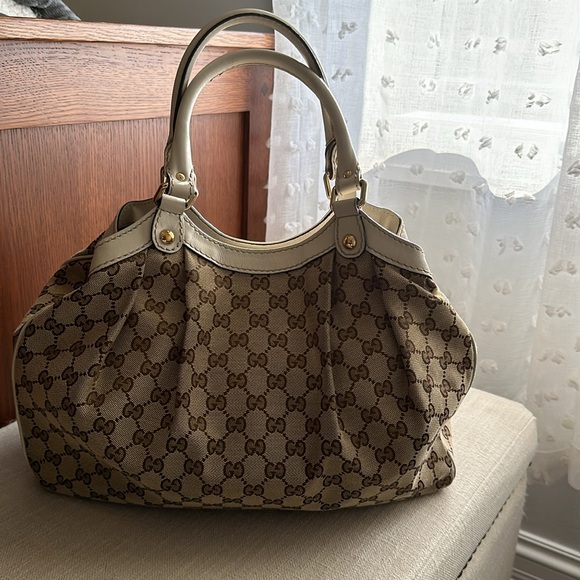Like New & 💯 Authentic Gucci Hobo Shoulder Bag - Picture 3 of 10